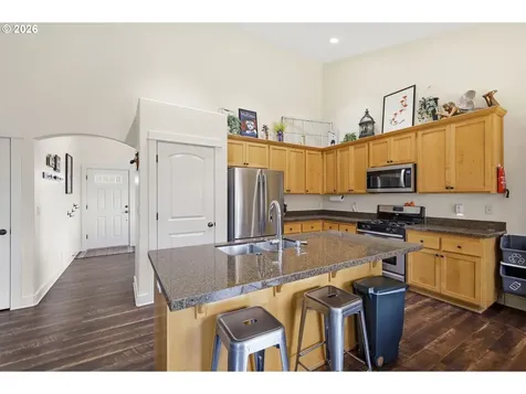 1076 S 40th Place Springfield OR 97478