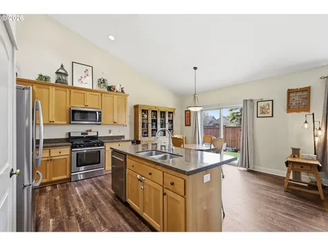 1076 S 40th Place Springfield OR 97478