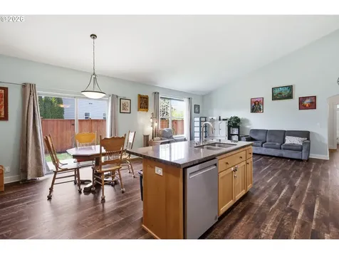 1076 S 40th Place Springfield OR 97478