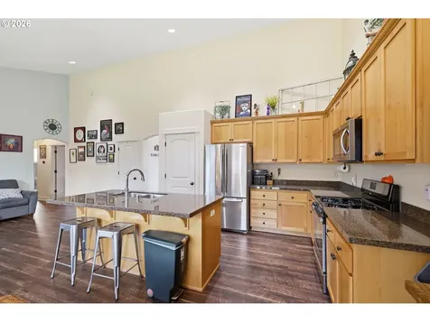1076 S 40th Place Springfield OR 97478