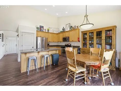 1076 S 40th Place Springfield OR 97478