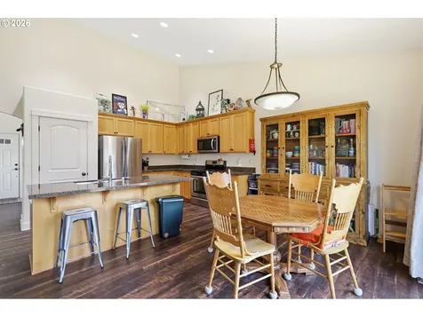 1076 S 40th Place Springfield OR 97478