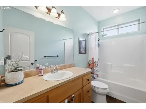 1076 S 40th Place Springfield OR 97478