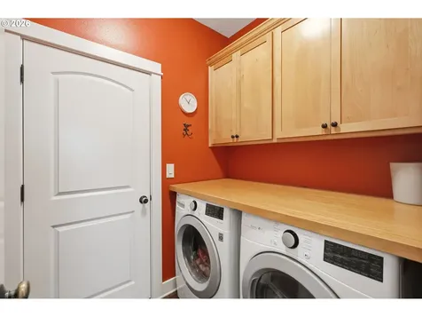1076 S 40th Place Springfield OR 97478