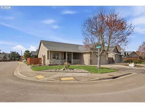 1076 S 40th Place Springfield OR 97478