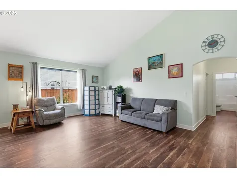 1076 S 40th Place Springfield OR 97478