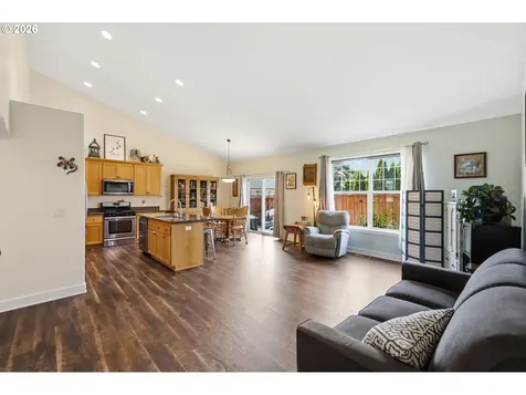 1076 S 40th Place Springfield OR 97478