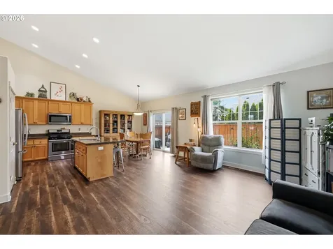1076 S 40th Place Springfield OR 97478