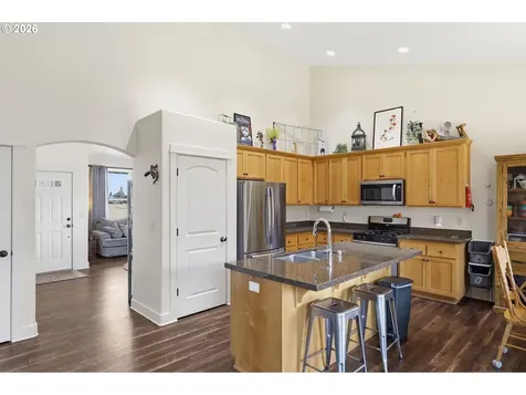 1076 S 40th Place Springfield OR 97478