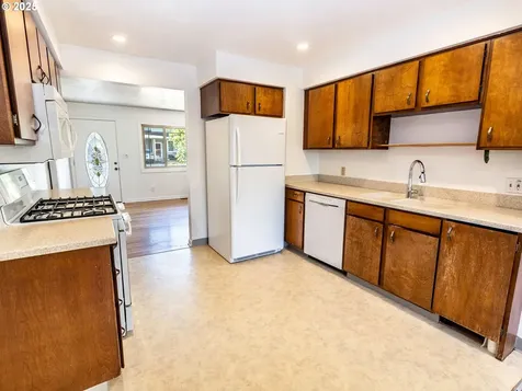 6005 SE Reedway Street Portland OR 97206