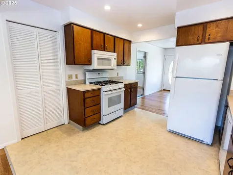 6005 SE Reedway Street Portland OR 97206