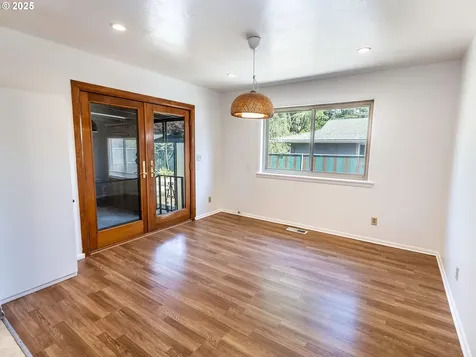 6005 SE Reedway Street Portland OR 97206