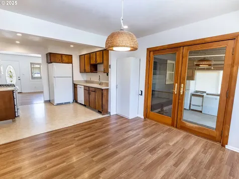 6005 SE Reedway Street Portland OR 97206