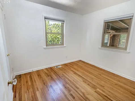 6005 SE Reedway Street Portland OR 97206
