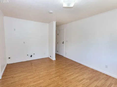 6005 SE Reedway Street Portland OR 97206