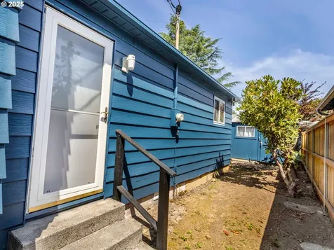 6005 SE Reedway Street Portland OR 97206