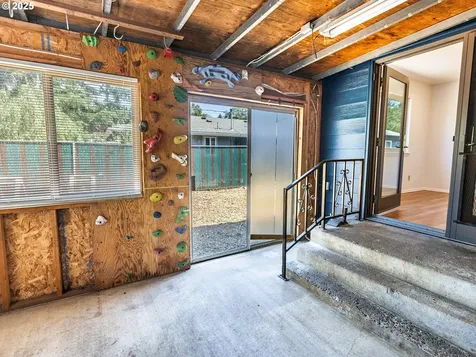 6005 SE Reedway Street Portland OR 97206