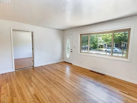6005 SE Reedway Street Portland OR 97206