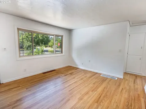 6005 SE Reedway Street Portland OR 97206