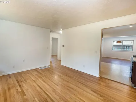 6005 SE Reedway Street Portland OR 97206