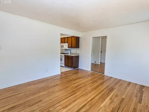6005 SE Reedway Street Portland OR 97206