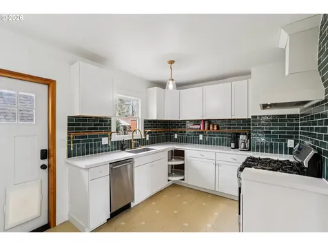 7930 N Emerald Avenue Portland OR 97217