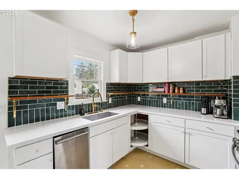 7930 N Emerald Avenue Portland OR 97217