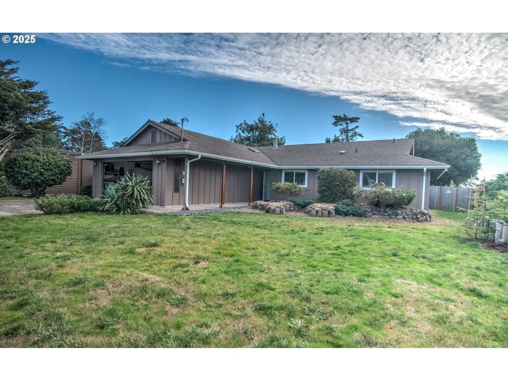 1620 26th Street Florence OR 97439