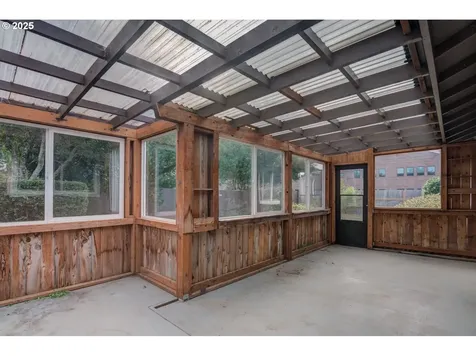 1620 26th Street Florence OR 97439