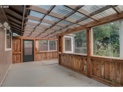 1620 26th Street Florence OR 97439
