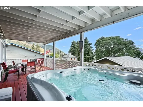 247 NE Washington Street White Salmon WA 98672