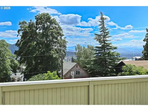 247 NE Washington Street White Salmon WA 98672