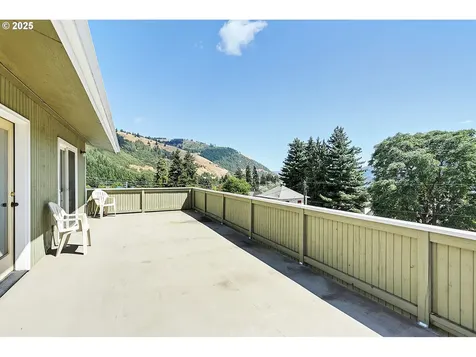 247 NE Washington Street White Salmon WA 98672