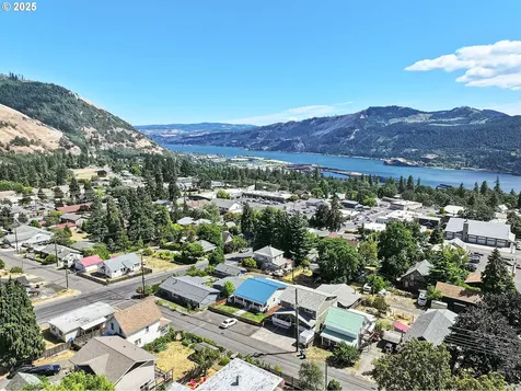 247 NE Washington Street White Salmon WA 98672