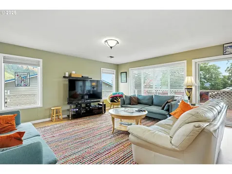 247 NE Washington Street White Salmon WA 98672