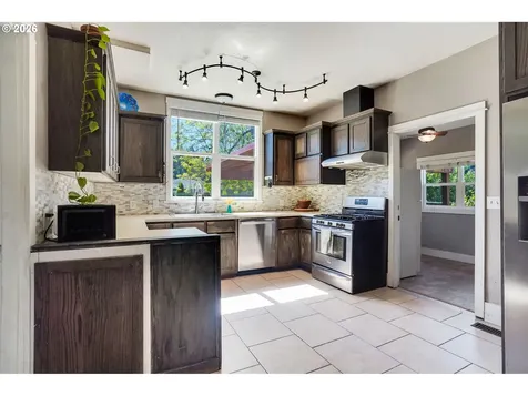 318 Koons Street Silverton OR 97381