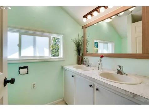 318 Koons Street Silverton OR 97381