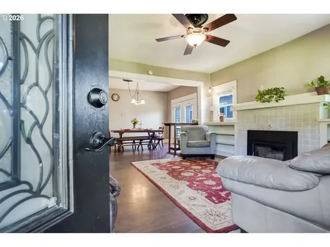 318 Koons Street Silverton OR 97381