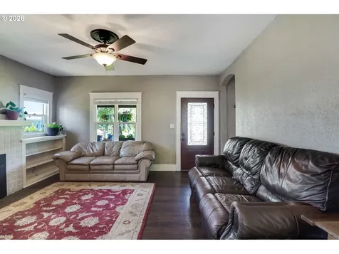 318 Koons Street Silverton OR 97381