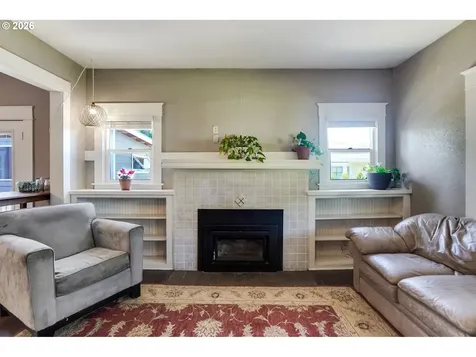 318 Koons Street Silverton OR 97381