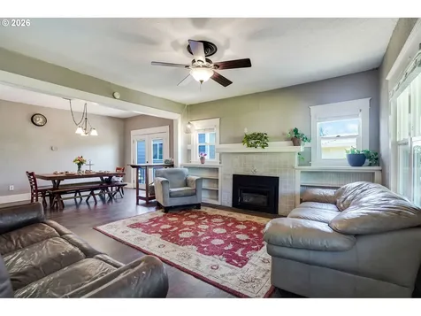 318 Koons Street Silverton OR 97381
