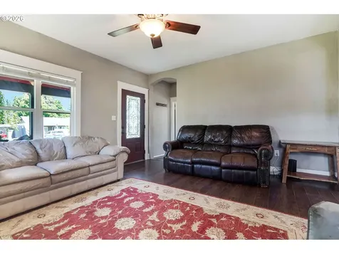 318 Koons Street Silverton OR 97381