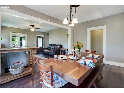318 Koons Street Silverton OR 97381