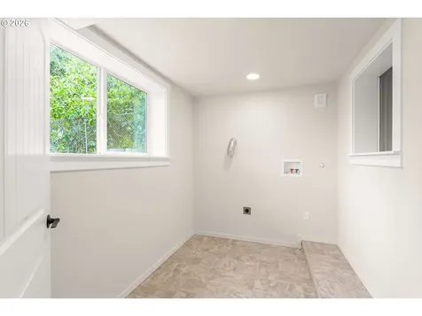 853 Shangri La Avenue NE Salem OR 97303
