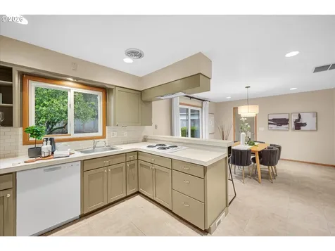3910 Calaroga Circle West Linn OR 97068