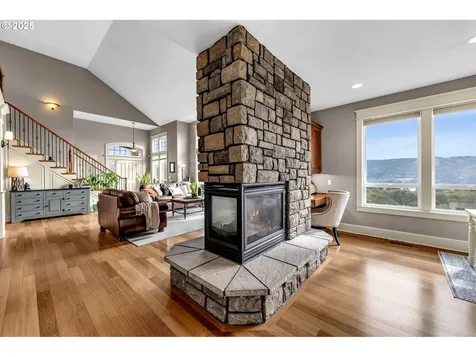 60 Trenton Lane Kelso WA 98626