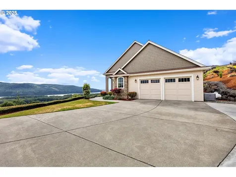 60 Trenton Lane Kelso WA 98626