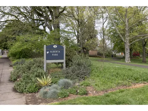 5824 NE 26th Avenue Portland OR 97211
