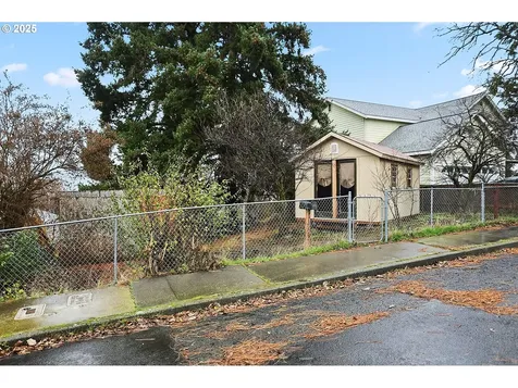 319 W 13th Street The Dalles OR 97058