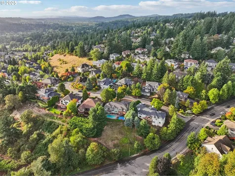2378 Falcon Drive West Linn OR 97068